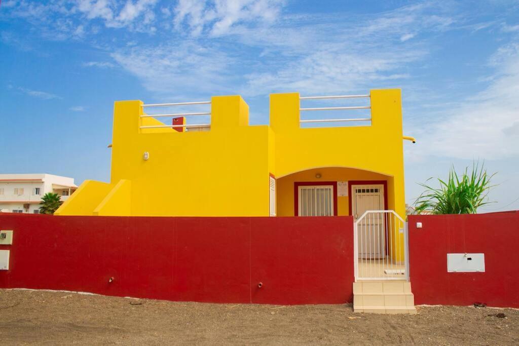 קאלהטה Cosy & Relax Yellow House 5Mn Walk From The Beach! מראה חיצוני תמונה